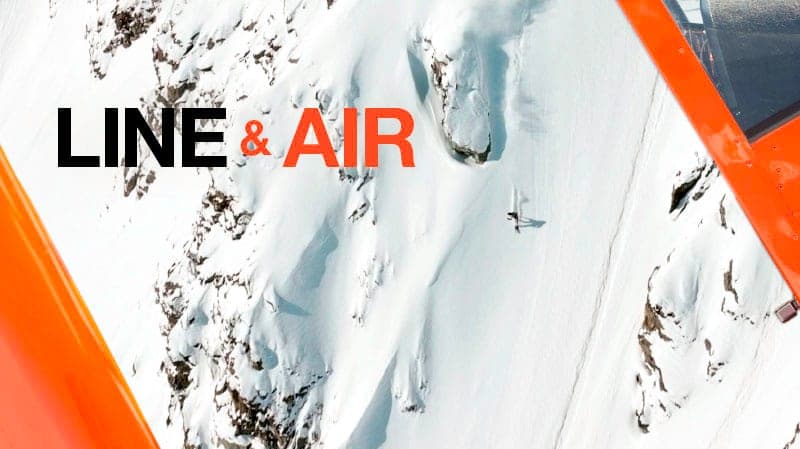 Affiche « Line & Air » : une snowboardeuse minuscule sur une pente vue d'un avion à l'aile orange